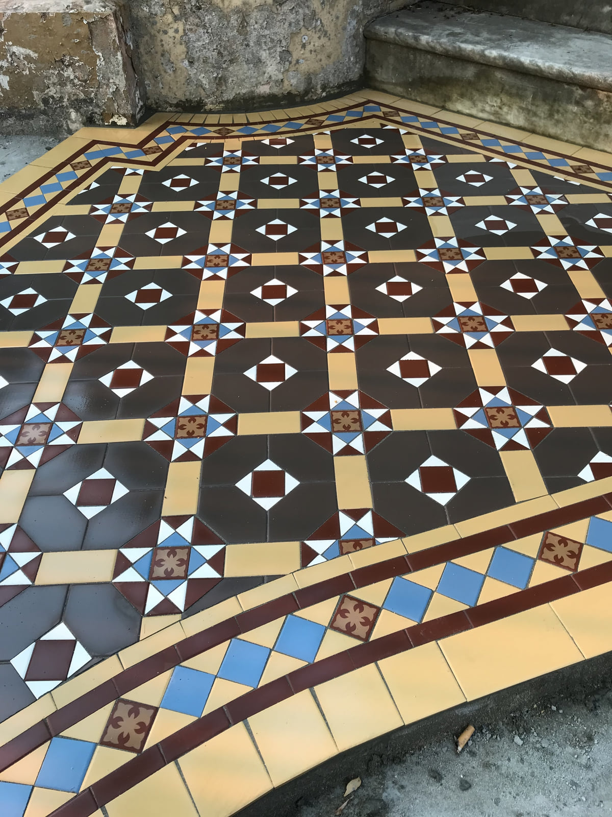 Close detail of Nottingham pattern tiles and a Norwood border, Stanmore
